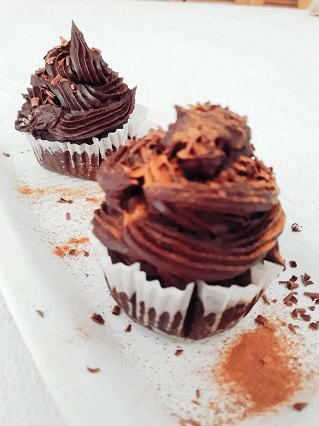 cupcake-chocolat-a-la-poudre-de-caroube-sans-gluten-vegan