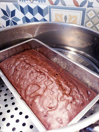 cake au chocolat sorti de cuisson vapeur douce à base de chocolat